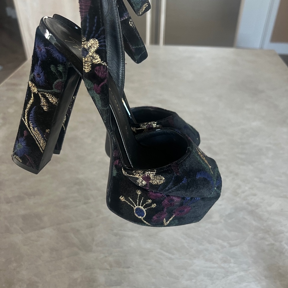 Giuseppe Zanotti platform women shoes. Suede. Size 38 1/2. Made in Italy .